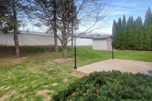 445 Peach St, East Dubuque, IL 61025 - Photo 5