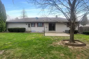 445 Peach St, East Dubuque, IL 61025 - Photo 3