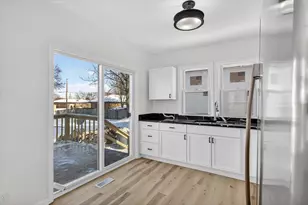 1111 Loomis St, Rockford, IL 61102 - Photo 17