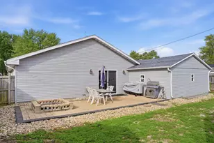 1108 Harvey Dr, Sterling, IL 61081 - Photo 7
