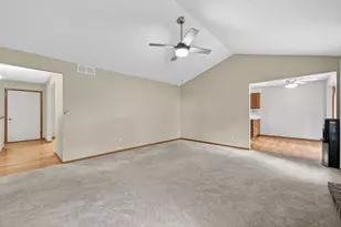 988 Thickett Trail, Roscoe, IL 61073 - Photo 9
