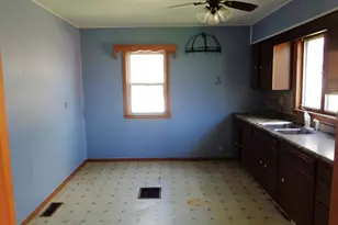 106 W 2nd St, Leaf River, IL 61047 - Photo 11
