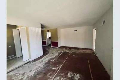 1331 W Logan Street, Freeport, IL 61032 - Photo 3