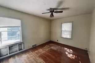1331 W Logan St, Freeport, IL 61032 - Photo 11