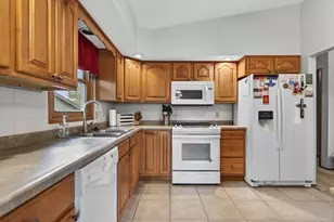 5965 Chandler Dr, Rockford, IL 61114 - Photo 11