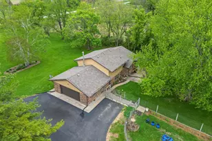 10160 Cemetery Rd, Pecatonica, IL 61063 - Photo 5