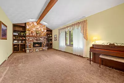 2600 East Ct, Belvidere, IL 61008 - Photo 5