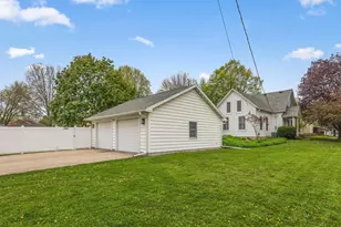 101 S Hickory St, Shannon, IL 61078 - Photo 5