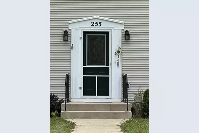 253 Park Crest Dr, Freeport, IL 61032 - Photo 5