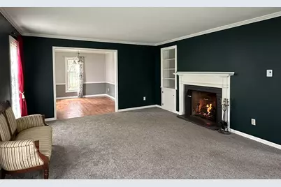 253 Park Crest Dr, Freeport, IL 61032 - Photo 11