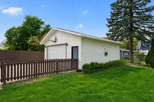 525 W Hurlbut Ave, Belvidere, IL 61008 - Photo 33