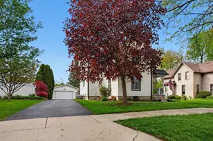 525 W Hurlbut Ave, Belvidere, IL 61008 - Photo 3