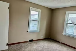 325 W 3rd St, Spring Valley, IL 61362 - Photo 9