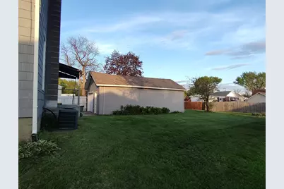715 E 3rd Street, Belvidere, IL 61008 - Photo 11