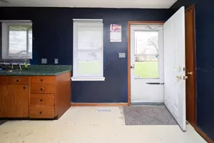 2402 Rockwell St, Rockford, IL 61101 - Photo 9
