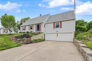 1334 S Blackhawk Ave, Freeport, IL 61032 - Photo 1