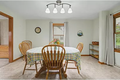 1334 S Blackhawk Avenue, Freeport, IL 61032 - Photo 5