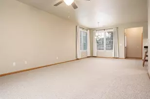 607 Queens Ct, Rockton, IL 61072 - Photo 11