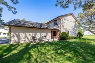 796 Tulip Ln, Rockford, IL 61107 - Photo 3