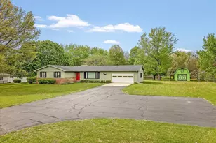 6838 Squaw Prairie Rd, Belvidere, IL 61008 - Photo 3