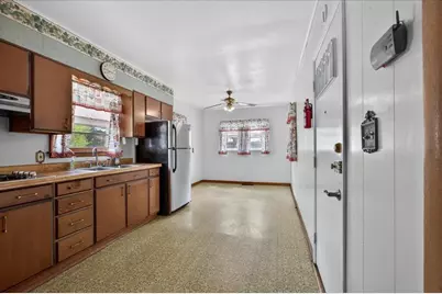 199 E Wilson Avenue, Loves Park, IL 61115 - Photo 7