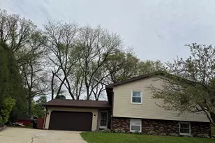 2041 Winchester Dr, Freeport, IL 61032 - Photo 1