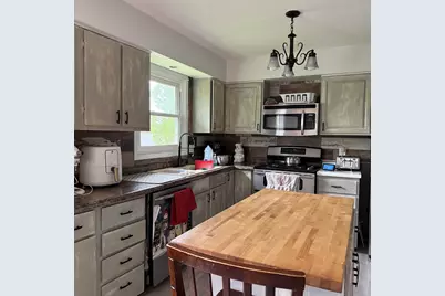 2041 Winchester Drive, Freeport, IL 61032 - Photo 5