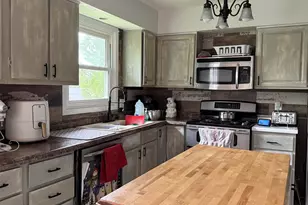 2041 Winchester Dr, Freeport, IL 61032 - Photo 5