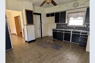 1315 S Rotzler Avenue, Freeport, IL 61032 - Photo 9