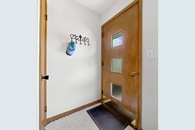 916 Hawthorne Avenue, Rockford, IL 61108 - Photo 3