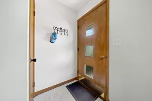 916 Hawthorne Ave, Rockford, IL 61108 - Photo 3