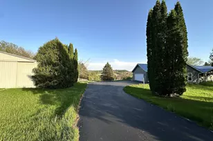 493 Jenny Ln, Elizabeth, IL 61028 - Photo 3