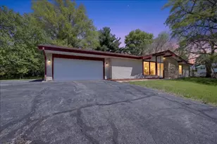 3429 City View Dr, Rockford, IL 61101 - Photo 3
