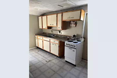 815 Logan Avenue, Belvidere, IL 61008 - Photo 9