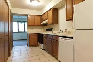766 Tulip Ln, Rockford, IL 61107 - Photo 7