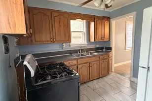 1915 Quincy St, Rockford, IL 61103 - Photo 5