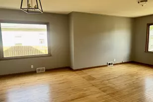 625 10th St, Peru, IL 61354 - Photo 5