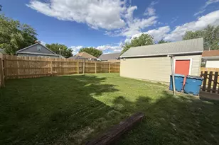625 10th St, Peru, IL 61354 - Photo 15