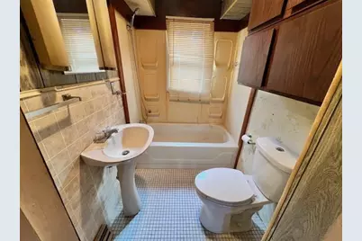 913 S 15th Street, Freeport, IL 61032 - Photo 7