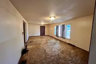 913 S 15th St, Freeport, IL 61032 - Photo 5