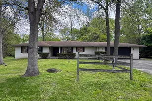 7607 Larwinn Dr, Rockford, IL 61107 - Photo 1