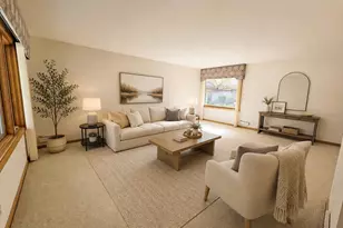 522 Sunrise Ln, Rockford, IL 61107 - Photo 5