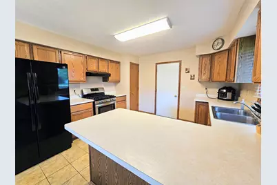 6090 Chatsworth Drive, Rockford, IL 61109 - Photo 11