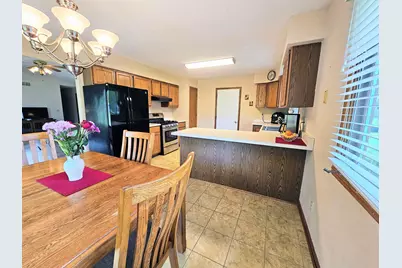 6090 Chatsworth Drive, Rockford, IL 61109 - Photo 9