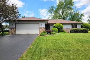 6090 Chatsworth Dr, Rockford, IL 61109 - Photo 1
