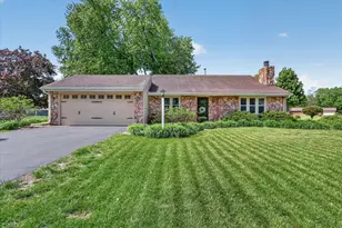 148 Sandhurst Dr, Rockton, IL 61072 - Photo 1