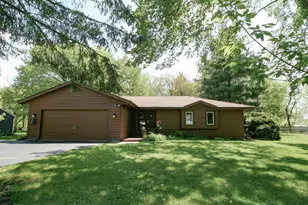 5457 Country Ct, Roscoe, IL 61073 - Photo 1