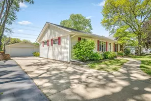 8318 Cameo Dr, Machesney Park, IL 61115 - Photo 3