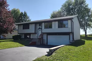 154 NW Columbia St, Poplar Grove, IL 61065 - Photo 1