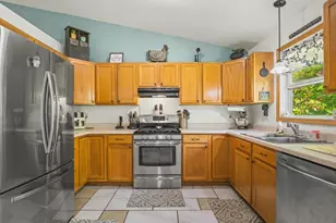 302 Picadilly Dr, Poplar Grove, IL 61065 - Photo 9